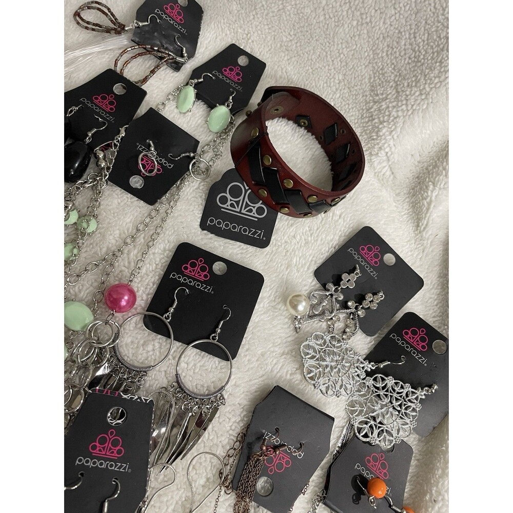 Paparazzi Jewelry Lot 12 (24pcsNecklace/earring Sets, 5 Earrings, 1 Bracelet NEW - Picture 9 of 9